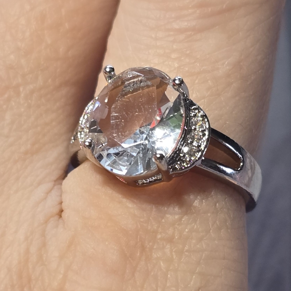 Elegant Silver Crystal Ring